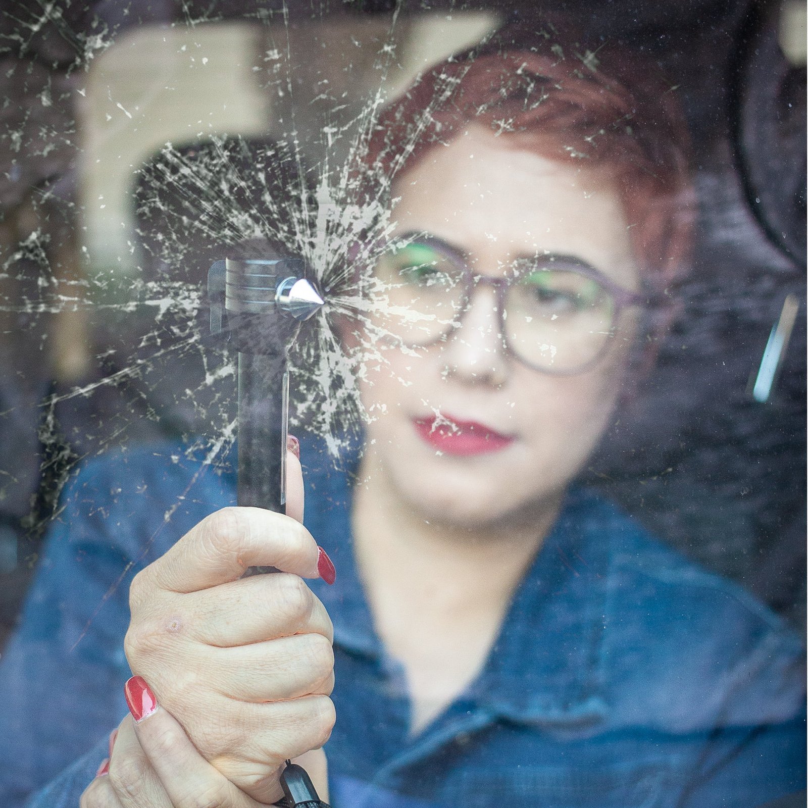 4 in 1 auto safety tool with cob flashlight – magnetic head, steel tip, and concealed blade 4 in 1 auto safety tool with cob flashlight – magnetic head, steel tip, and concealed blade